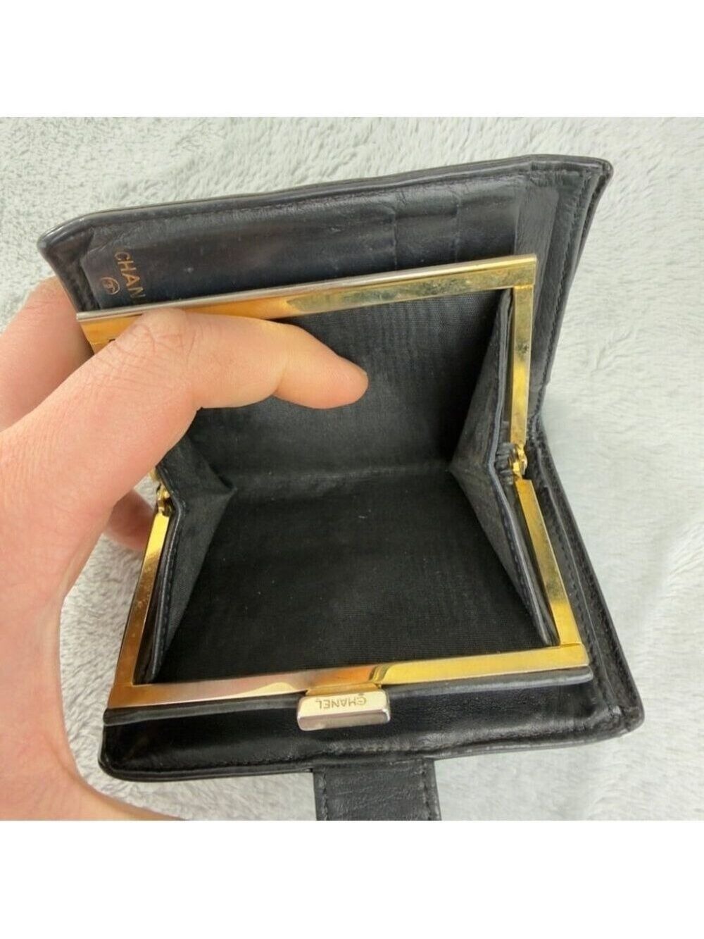 Chanel Black Grained Calfskin CC Logo Bifold Wallet - Picture 7 of 16